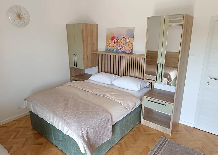 Diana Rooms And Apartments