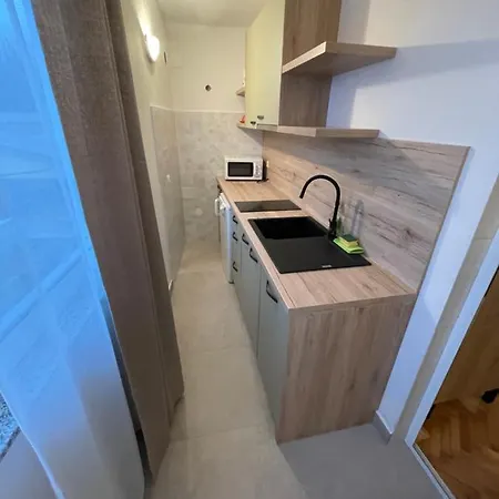 Diana Rooms And Apartments Starigrad Paklenica Exterior photo