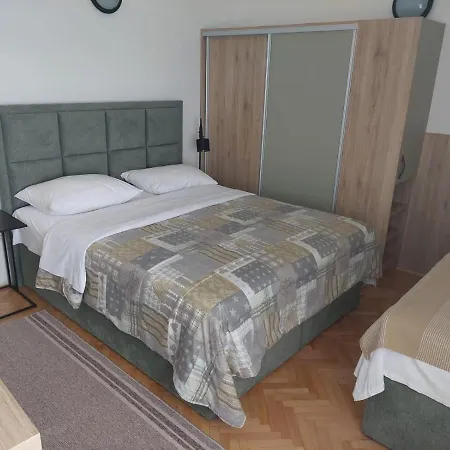 Diana Rooms And Apartments Starigrad Paklenica Exterior photo