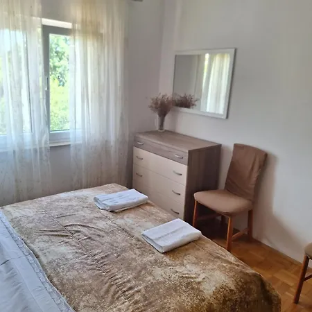 Diana Rooms And Apartments Starigrad Paklenica Exterior photo