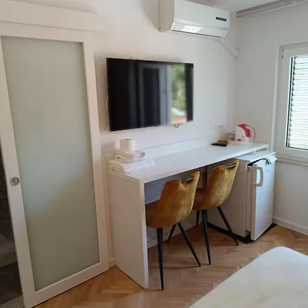 Diana Rooms And Apartments Starigrad Paklenica Room photo