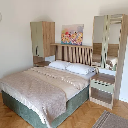 Diana Rooms And Apartments Starigrad Paklenica Exterior photo