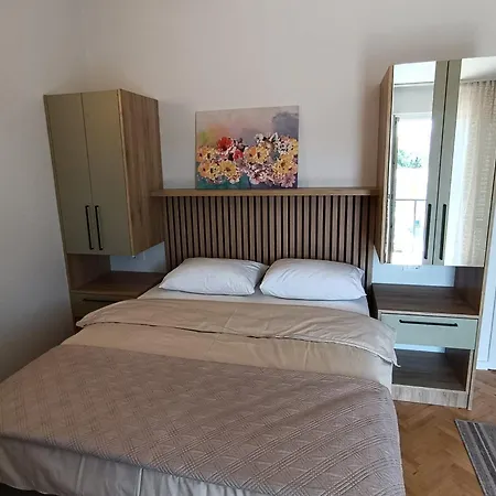 Diana Rooms And Apartments Starigrad Paklenica Exterior photo