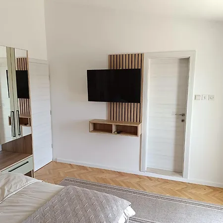 Diana Rooms And Apartments Starigrad Paklenica Exterior photo