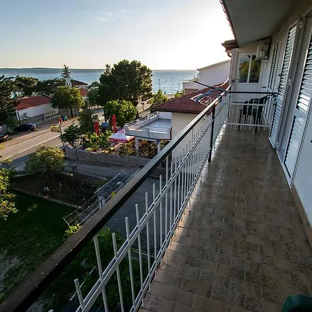 Diana Rooms And Apartments Starigrad Paklenica Exterior photo