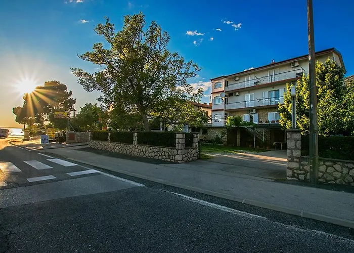 Diana Rooms And Apartments
